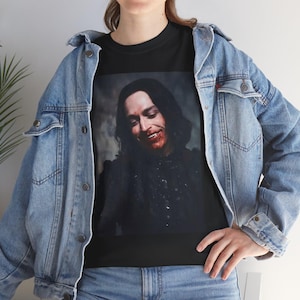 Camiseta con cara ensangrentada de Drácula: Un cuento de amor