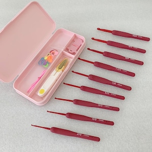 Complete Crochet Hook Set – Ergonomic Silicone Handle Hooks, Valentine's Day Gift