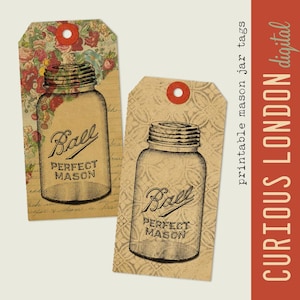 Pode incluir: Duas etiquetas de presente em estilo vintage com uma ilustração de um frasco Ball Perfect Mason. Uma etiqueta tem um fundo floral, a outra um design padronizado. Ambas têm um reforço circular vermelho e o texto "printable mason jar tags".