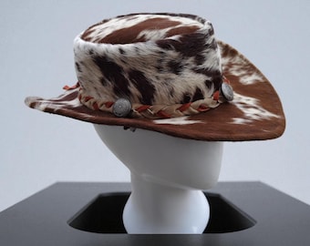 Cowboyhatt i kohud: Handgjord westernhatt i läder med hår på skinn