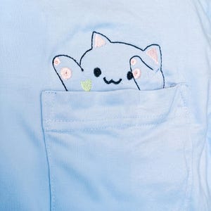 T-shirt unisex con taschino ricamato Bongo Kitty