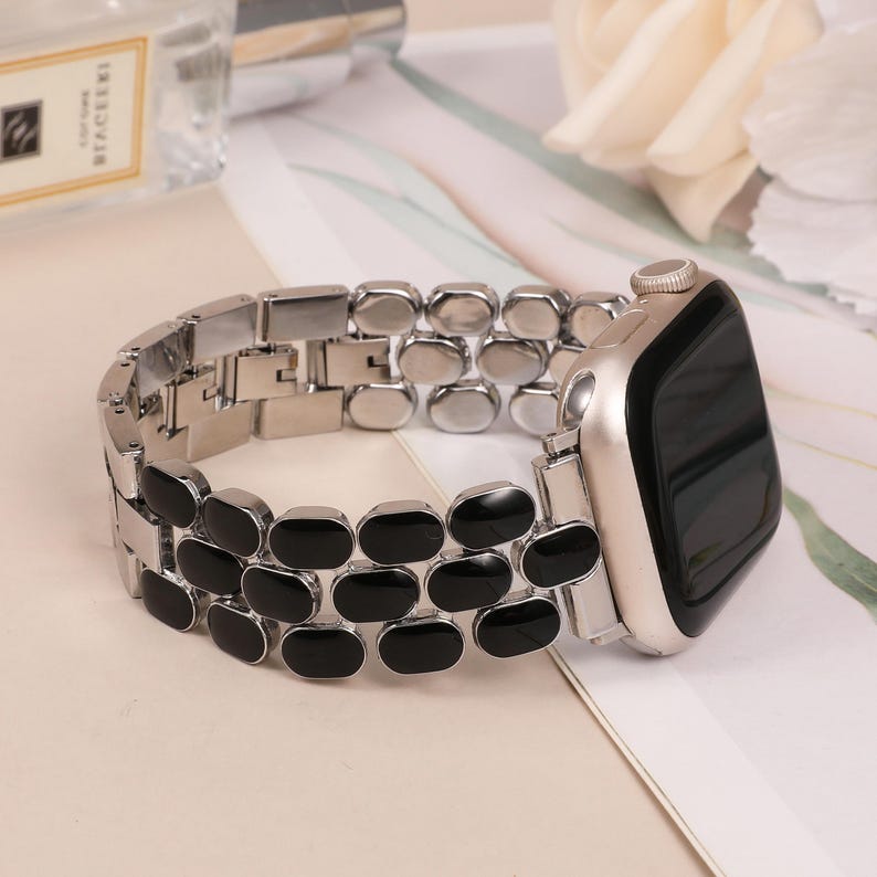 Apple Watch band compatible with Series 9/8/7/6/SE and Ultra – gold stainless steel bracelet style.