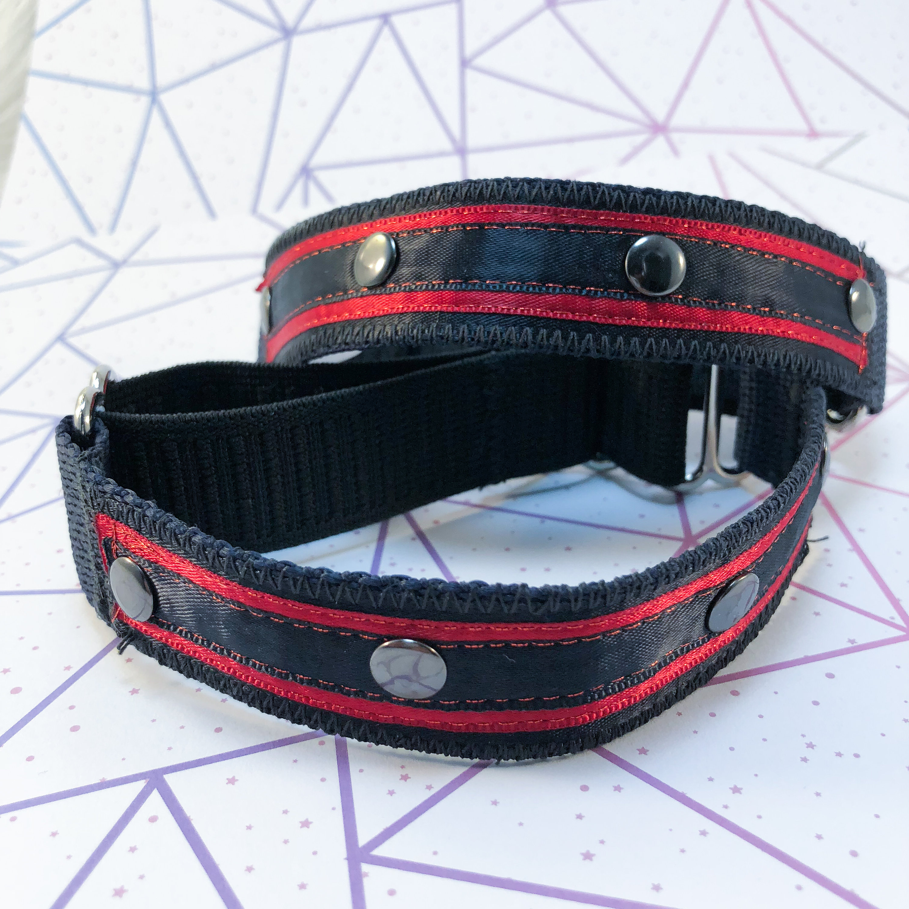 Red and Black Adjustable Thigh Garter 