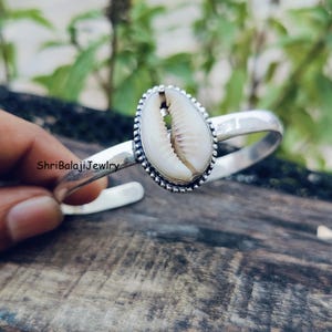 Natuurlijke schelparmband, 925 sterlingzilveren armband, verstelbare armband, handgemaakte armband, kauri-schelparmband, perfecte armband, cadeau voor haar