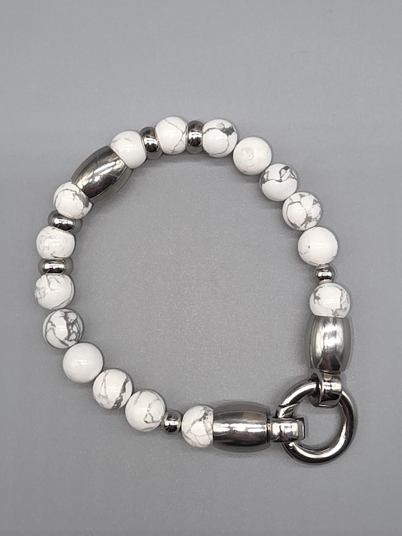 White howlite beaded bracelet with stainless steel elements