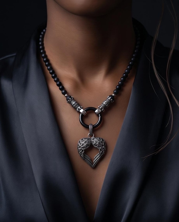 Elegant women's pearl necklace made of onyx with stainless steel details and stylish pendant of your choice