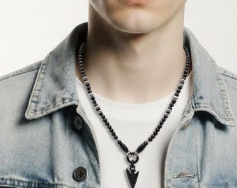 Unisex pearl necklace made of black onyx stone and stainless steel pendant