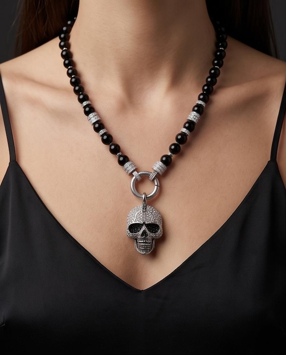 Elegant women's necklace made of onyx with skull, cubic zirconia and stainless steel