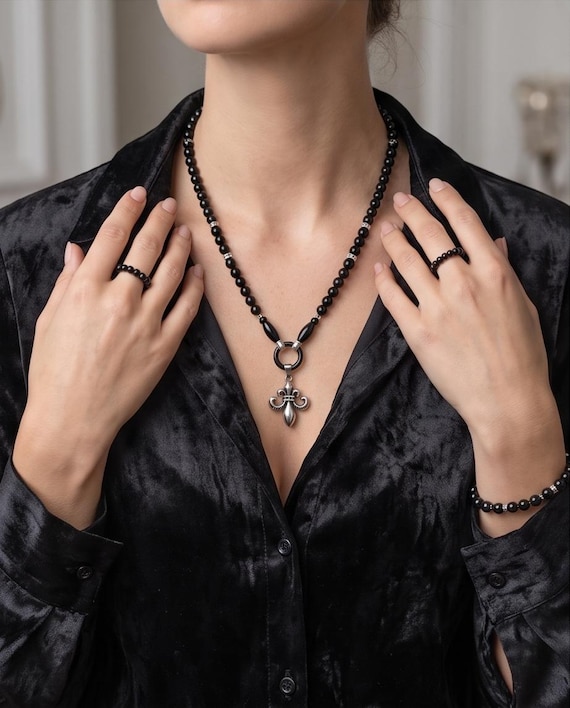 Elegant onyx women's necklace with lily pendant