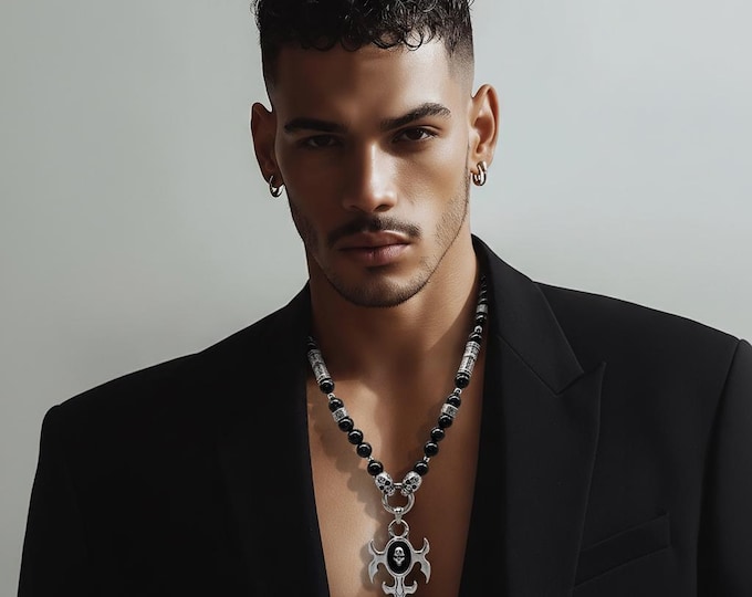 Unisex pearl necklace made of onyx stone, stainless steel elements and skull pendant