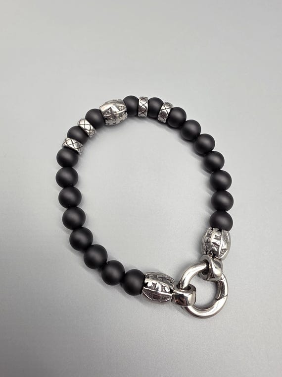Bracelet made of onyx or lava stone – for women and men