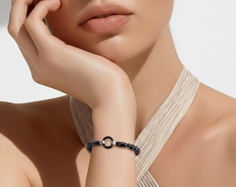 Pearl bracelet made of black onyx stone and stainless steel elements