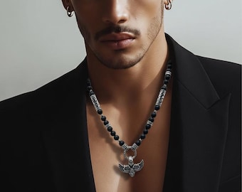 Unisex pearl necklace made of matte onyx with stainless steel elements and skull pendant