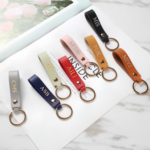 Premium Leather Keyring with Custom Name, Engraved Keyfob Loop for Dad, Grandad, Mum, Personalised Gift for Family
