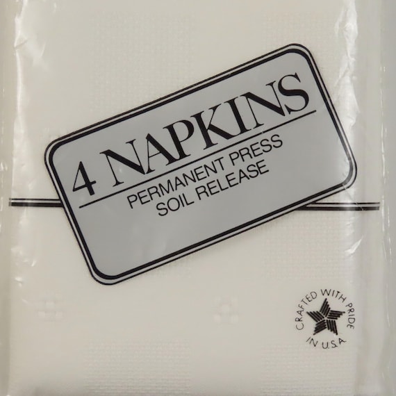Set of 4 Vintage White napkins -New in package