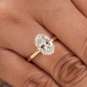 Anillo de compromiso solitario con diamante ovalado de 2 quilates, anillo de promesa minimalista de oro, joyería nupcial de oro de 14 quilates.