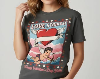 Love Strikes Hart Cupido T-shirt | Retro afbeelding voor Valentijnsdag