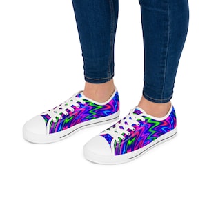 Vibrant Women&#39;s Low Top Sneakers - Psychedelic Pattern, Stylish Casual Shoes, Comfortable Footwear, Unique Gift, Everyday Wear, [...]