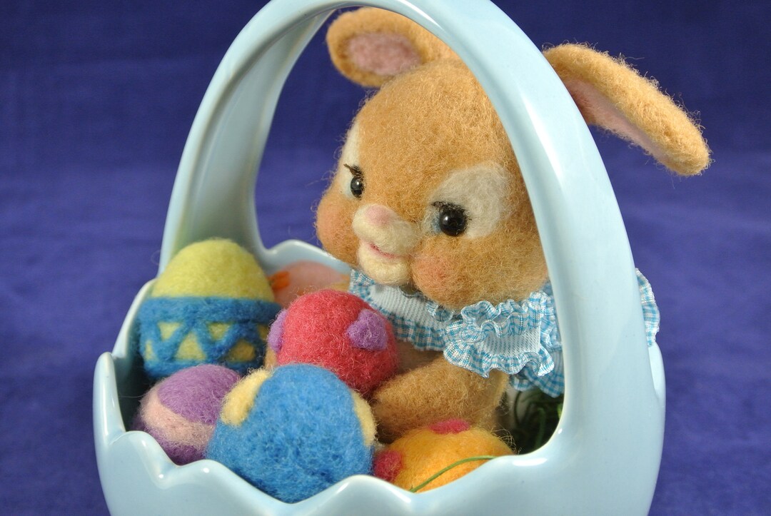 Needle Felted Easter Bunny in a Basket of Easter Eggs - Etsy