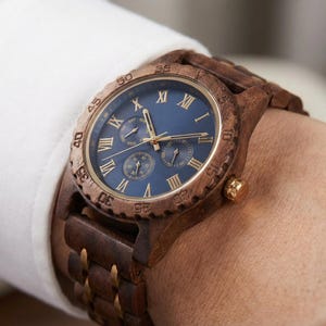 Montre en bois pour garçons d'honneur, montre gravée, cadeau de mariage d'anniversaire personnalisé pour mari et petit ami image 3