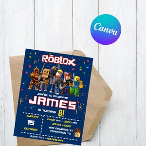 Puede incluir: Una invitaci&oacute;n de cumplea&ntilde;os de Roblox azul marino. La invitaci&oacute;n presenta el logotipo de Roblox, personajes de dibujos animados y el nombre "JAMES" en letras blancas grandes. Incluye detalles de la fiesta como la fecha, la hora y el lugar.