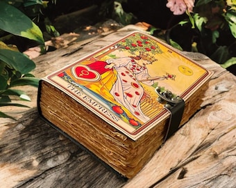 Diario de cuero "La Emperatriz" hecho a mano: Libro de las Sombras Vintage en Blanco