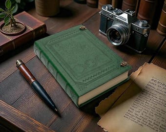 Libro de las Sombras en Cuero Repujado • Grimorio de Bruja Hecho a Mano