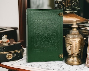 Handgefertigtes geprägtes Pentagramm Lederbuch | Buch der Schatten | Gothic Zauberbuch mit Geschenken aus Messingschloss