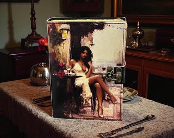 Diario de cuero hecho a mano con diseño de libro de hechizos de sombras en blanco, con portada de arte de mujer vintage.