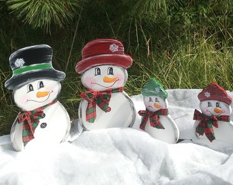 Snowman Family of 5 Yard Decoration