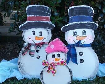 Snowman Family Yard Decoration