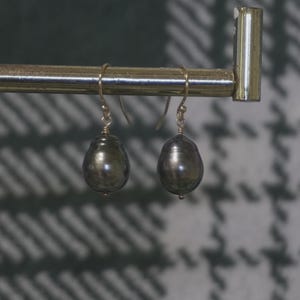 Boho Tahitiaanse pareloorbellen, 14k gold filled, strandsieraden, handgemaakt, cadeau voor haar, pareloorbellen