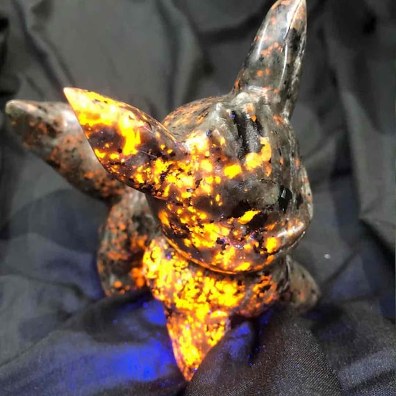 3.9'' Yooperlite Eevee Carving | Hand Carved Crystal Figure | UV