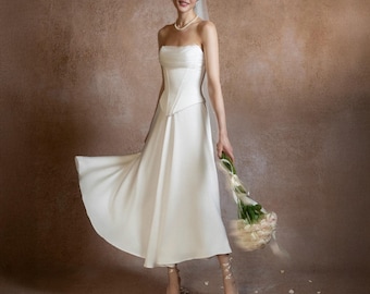 Seidenkorsett Brautkleid Set, modernes Minimal Brautkleid, eleganter fließender Rock für zeitgenössische Braut