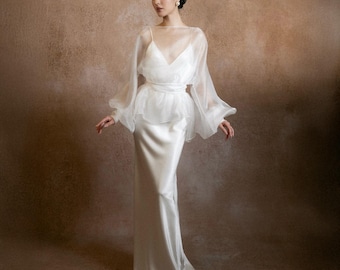 Weißes Seidenkleid mit kurzem Chiffonüberzug, minimalistisches Brautkleid für Hochzeiten und elegante Anlässe