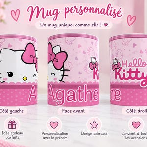 Può includere: Una tazza in ceramica bianca con un motivo rosa di Hello Kitty con un fiocco rosa, il testo Hello Kitty e il nome Agathe stampato in bianco. La tazza è mostrata da tre angolazioni: lato sinistro, frontale e lato destro, su sfondo rosa.