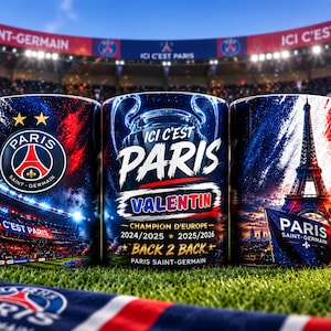 Peut inclure: Un mug en céramique blanche sur le thème du Paris Saint-Germain avec le logo du club, la tour Eiffel et le texte "ICI C'EST PARIS", "VALENTIN", "CHAMPION D'EUROPE 2024/2025 2025/2026" et "BACK 2 BACK" en bleu, rouge et blanc.