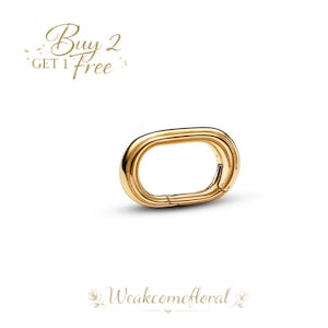 Puede incluir: Un cierre ovalado dorado con una abertura con bisagras. El cierre está sobre un fondo blanco. El texto "Buy 2 Get 1 Free" está en la esquina superior izquierda. El texto "Weakcomefloral" está en la parte inferior.