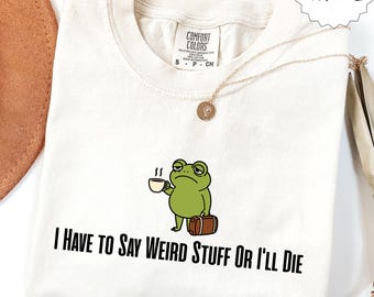 Camiseta "Tengo que decir cosas raras o moriré" de Comfort Colors, divertida, humorística, de rana tomando café, de mejor amiga.