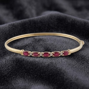 Brazalete de rubí y diamantes, pulsera con bisagras de plata 925, joyería minimalista con piedras preciosas engastadas en canal, regalo para ella