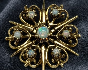Broche de ópalo de fuego de talla redonda, chapado en oro amarillo de 14k, broche de diamantes verdes de alta gama, broche de lujo, joyería formal unisex para ella.