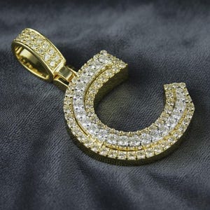 ラウンドカットダイヤモンド14Kイエローゴールド「C」文字ペンダント、メンズ/レディースペンダント、彼/彼女へのギフト、ハンドメイドジュエリー、パーソナライズギフト。