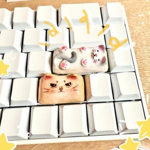 Handmade Ceramic Cat Artisan Keycap – Cute Kitty Face & Paw Design – R4 Esc Key for Cherry MX – Whimsical Cat Keycap Gift