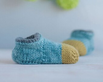 Baby booties knitting pattern  'Noah Stay-On Shoe'