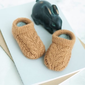 BABY-Strickanleitung für moderne Babyschuhe / Babyschuhe / Mokassins mit Foto-Anleitung
