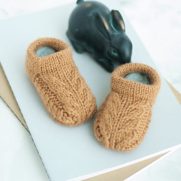 BABY KNITTING PATTERN for modern baby booties / baby shoes / moccasins with photo tutorial