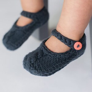 Baby booties knitting pattern - a Mary Jane style baby shoe - pdf and photo tutorial image 3