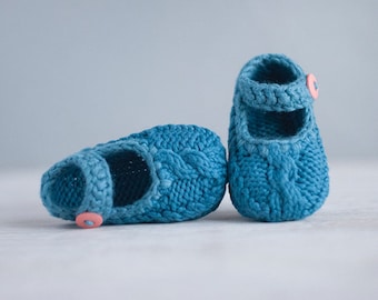 Baby booties knitting pattern - a Mary Jane style baby shoe - pdf and photo tutorial