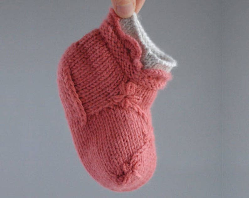 Baby booties knitting Pattern 'Lila Stay-On Bootie' , a knitting pattern for baby girls and handmade baby shower gift image 4