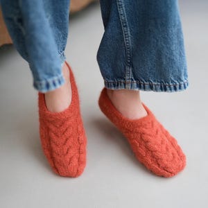Felted Wool Slippers Knitting Pattern PDF – Cosy Seamless House Shoes with Cable – 30 Sizes